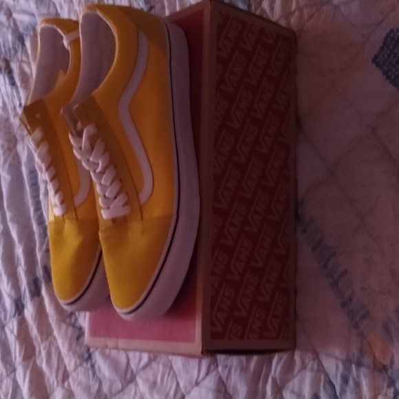 Shoes - Picture 4 of 4